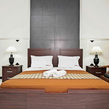 Reddoorz Near City Of Tomorrow Mall Σουραμπάγια Εξωτερικό φωτογραφία